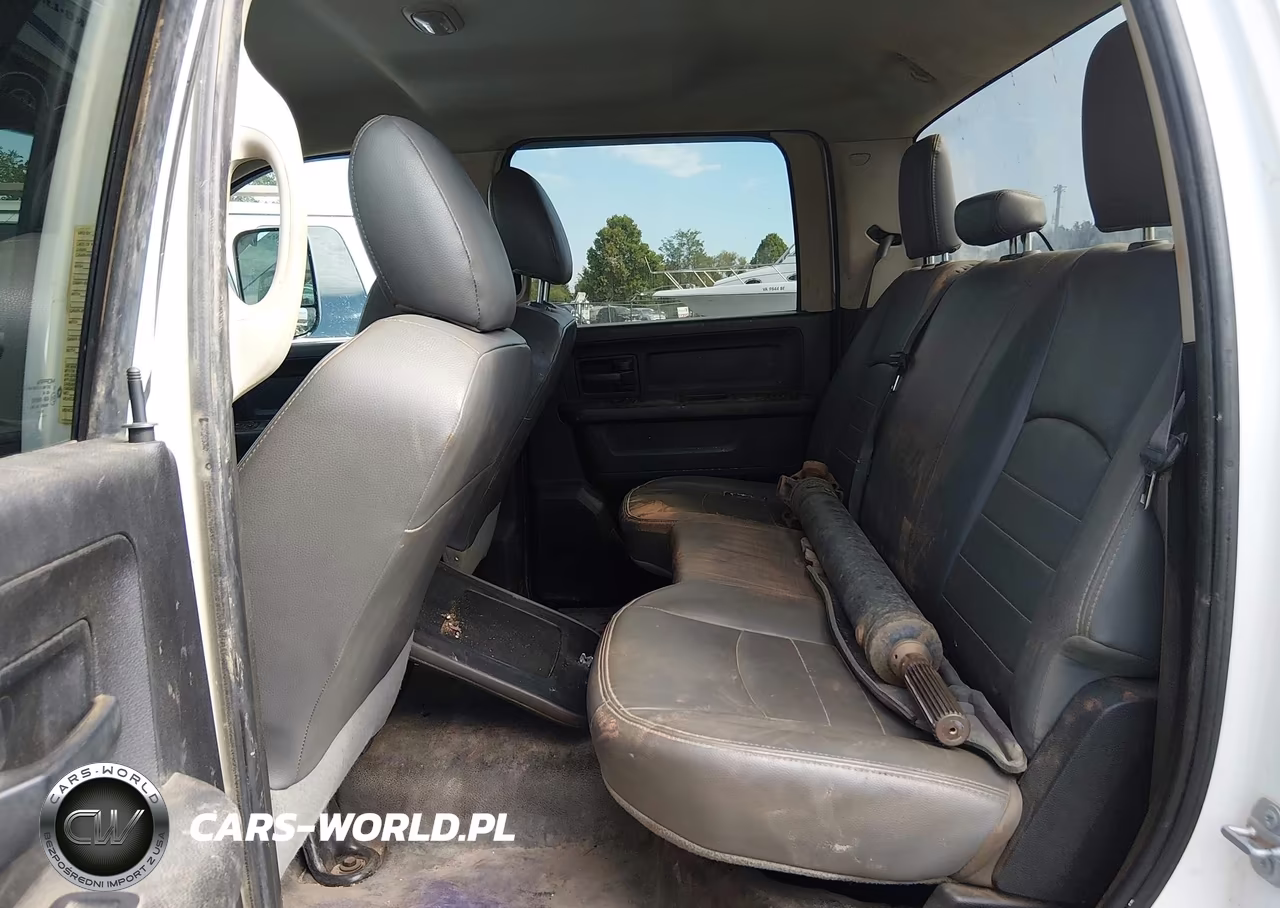 2018 Ram 3500 Chassis Tradesman-Slt-Laramie VIN:3C7WRTCL3JG397985 - 7