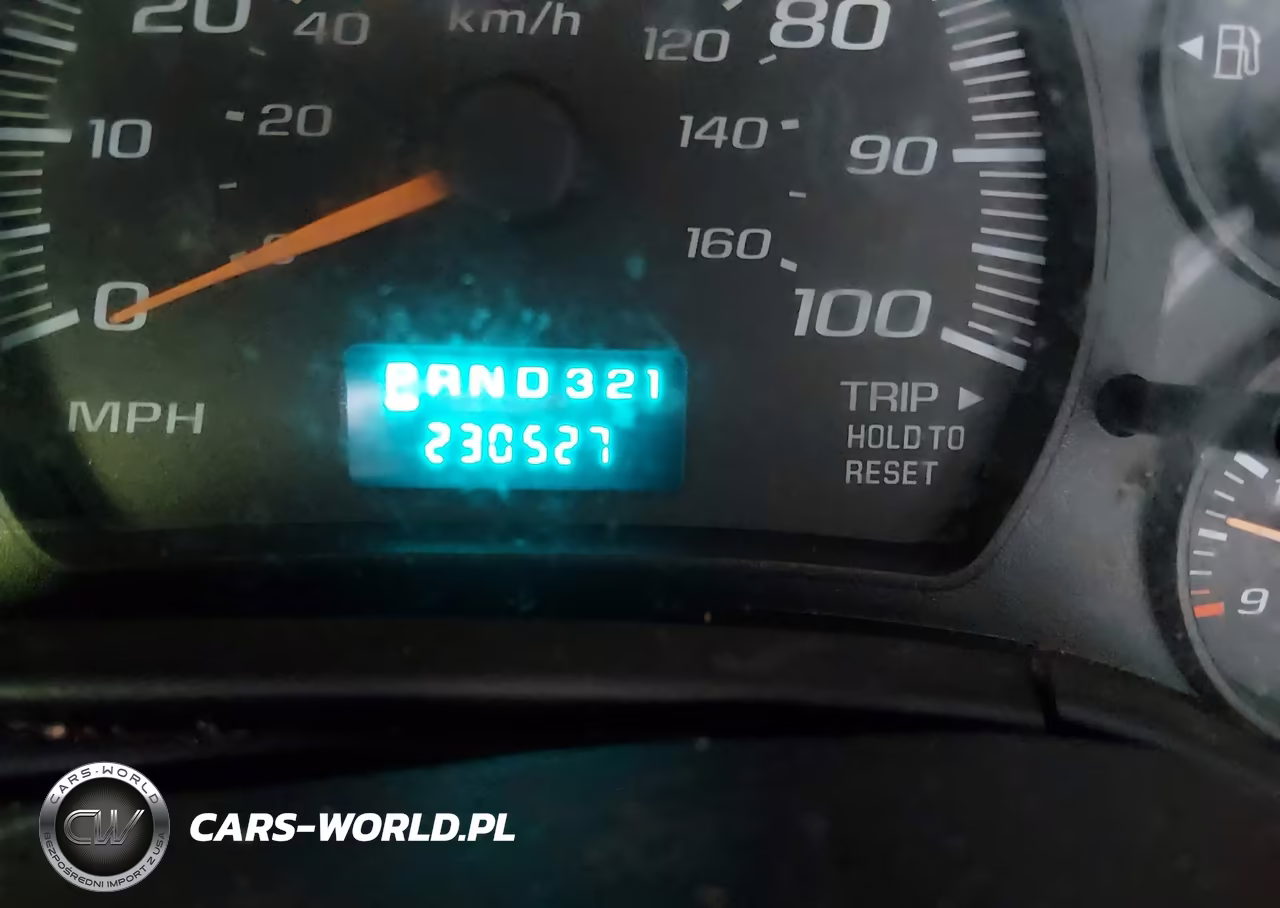 2004 Chevrolet Express Cutaway Base W-C7L-C7N VIN:1GBJG31U941222737 - 5