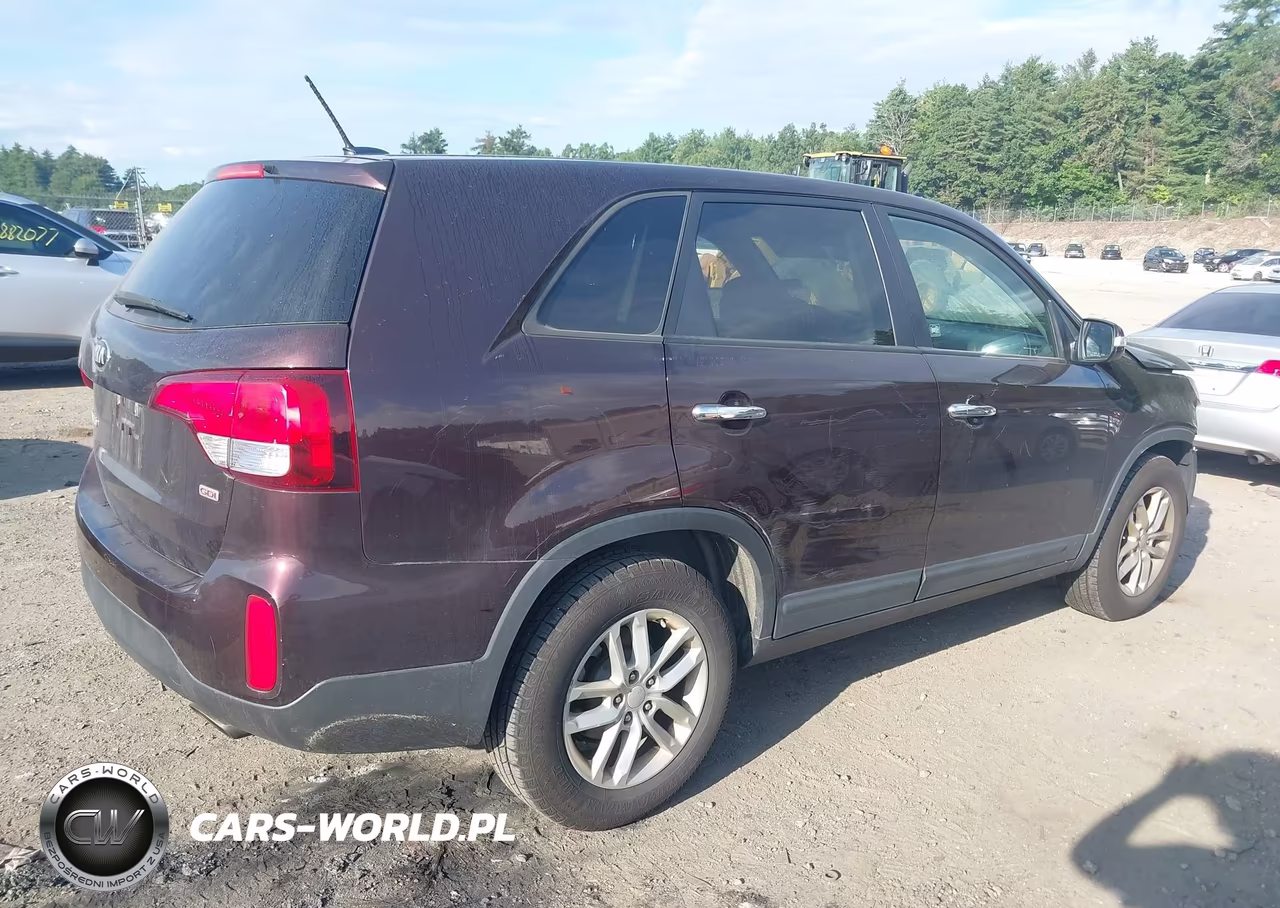 2015 Kia Sorento Lx VIN:5XYKT3A68FG661217 - 4
