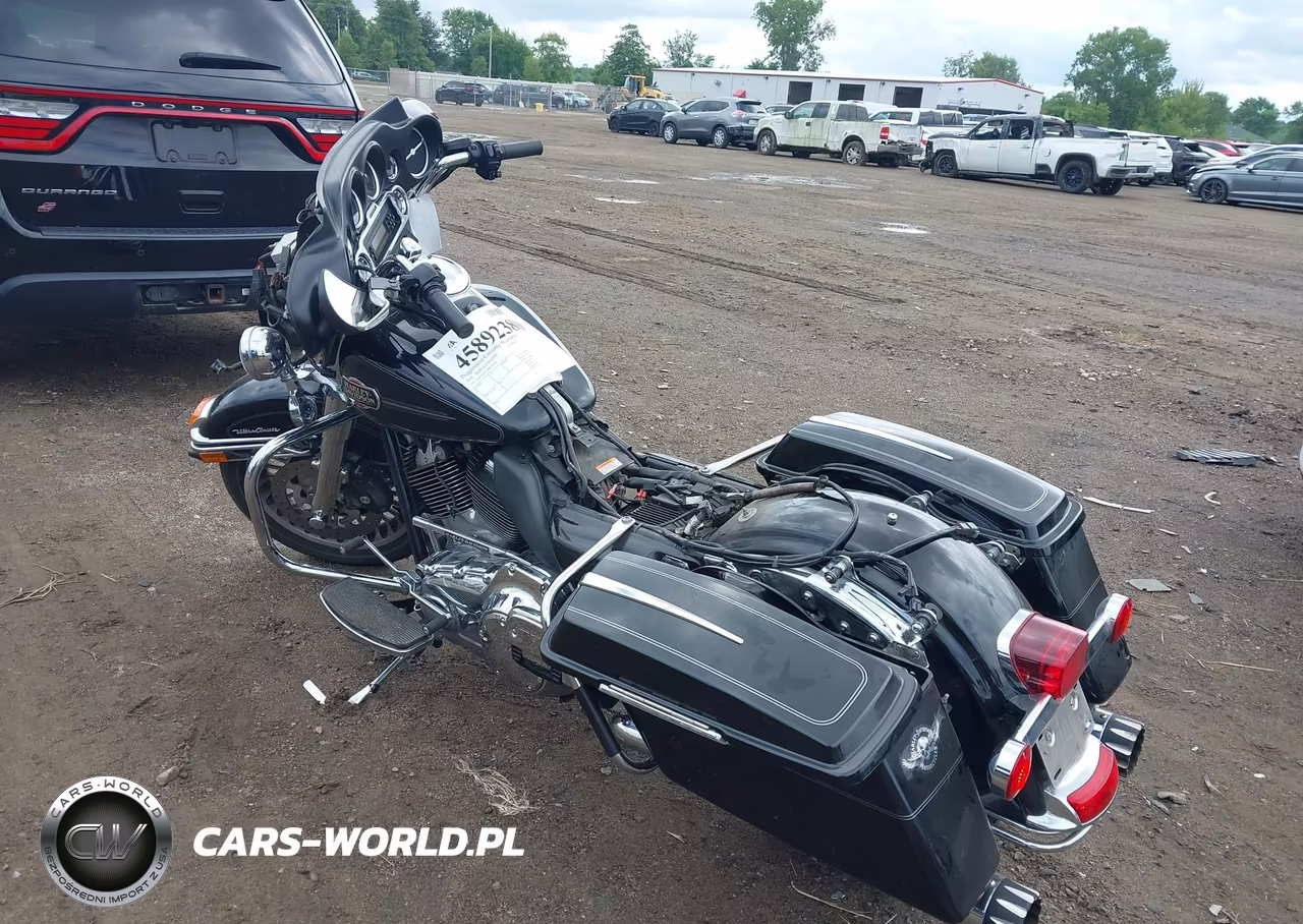 2010 Harley-Davidson Flhtcu VIN:1HD1FC413AB604900 - 3