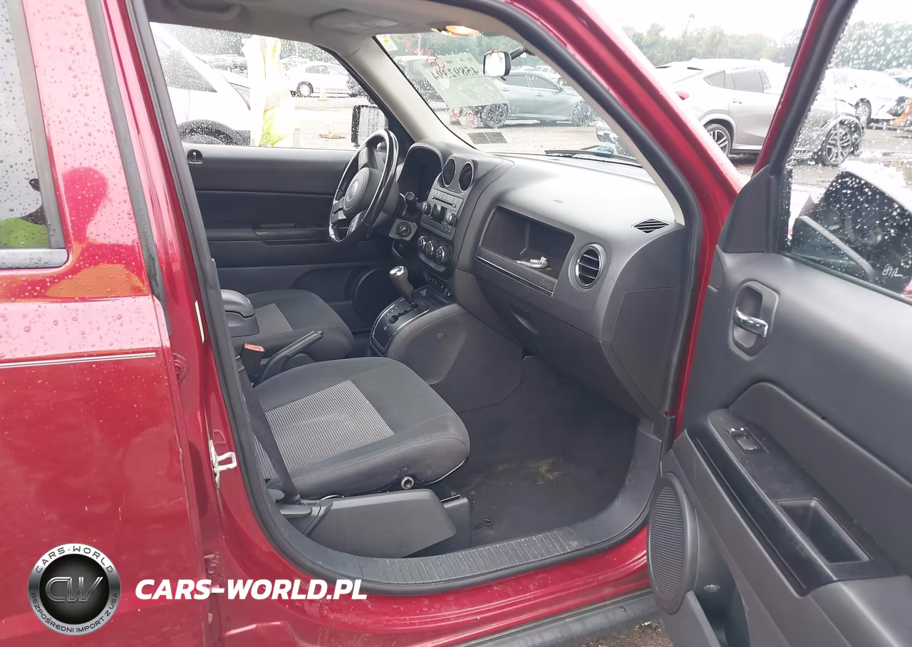 2012 Jeep Patriot Latitude VIN:1C4NJPFA4CD557096 - 5