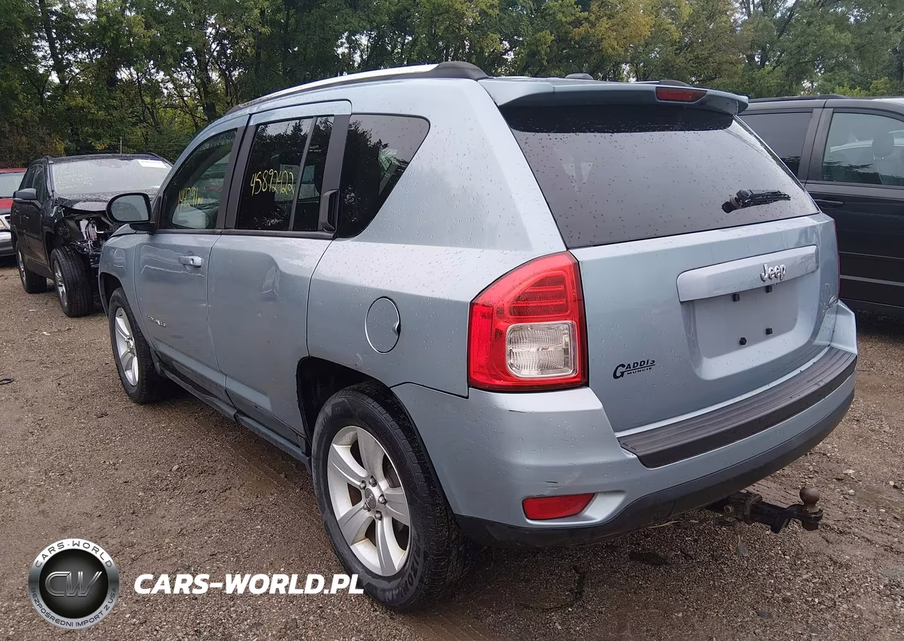 2013 Jeep Compass Latitude VIN:1C4NJCEB8DD223304 - 3