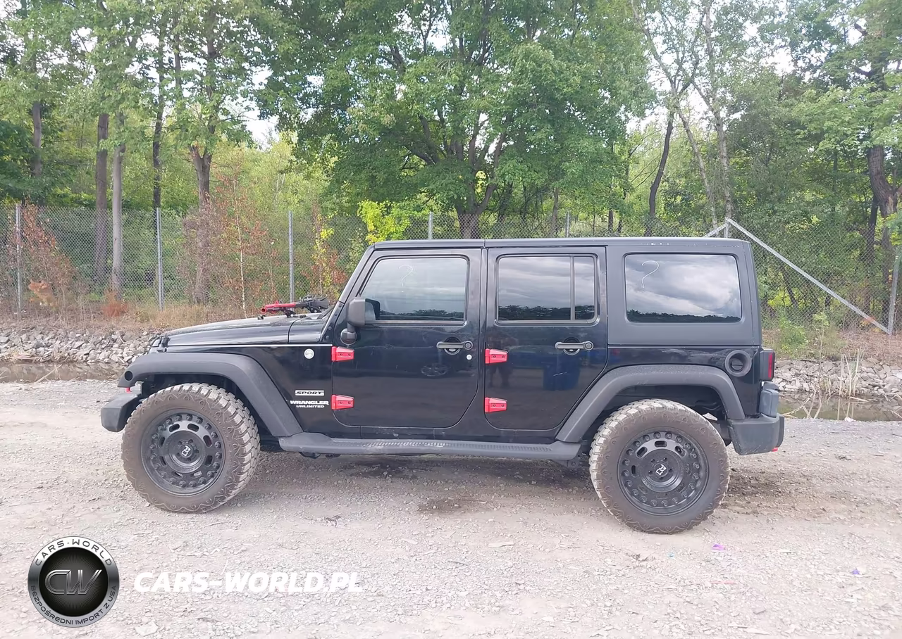 2013 Jeep Wrangler Unlimited Sport VIN:1C4BJWDG7DL581257 - 14