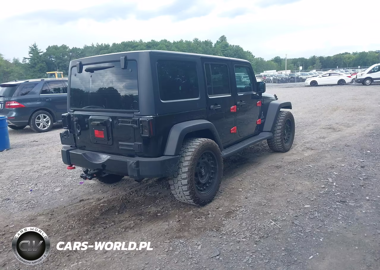 2013 Jeep Wrangler Unlimited Sport VIN:1C4BJWDG7DL581257 - 4