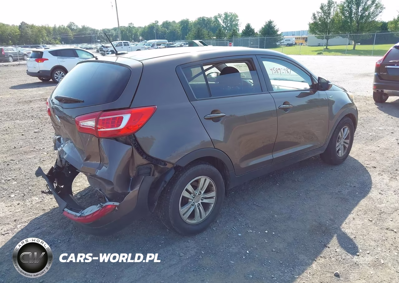 2011 Kia Sportage Lx VIN:KNDPBCA29B7075526 - 4