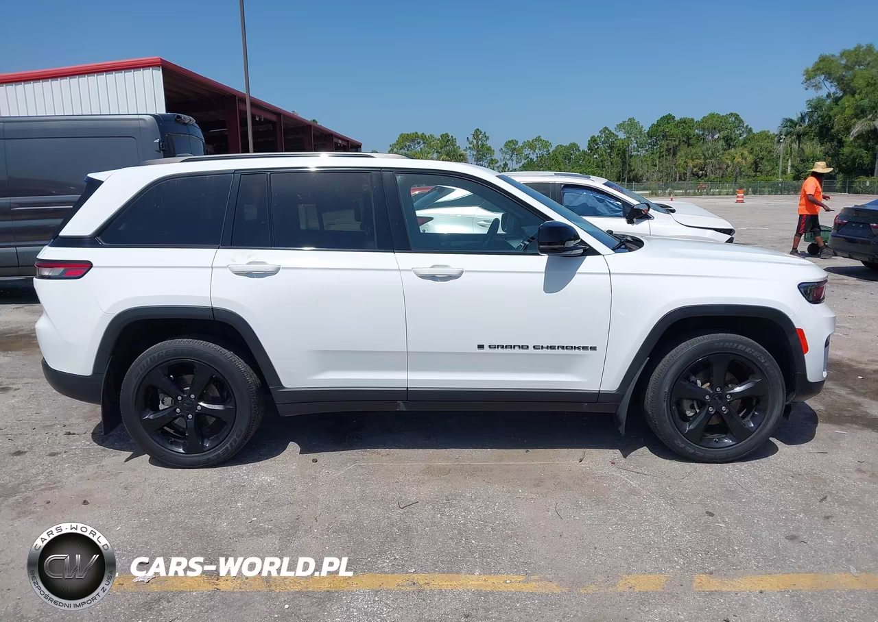 2023 Jeep Grand Cherokee Altitude 4X4 VIN:1C4RJHAG5P8706195 - 14