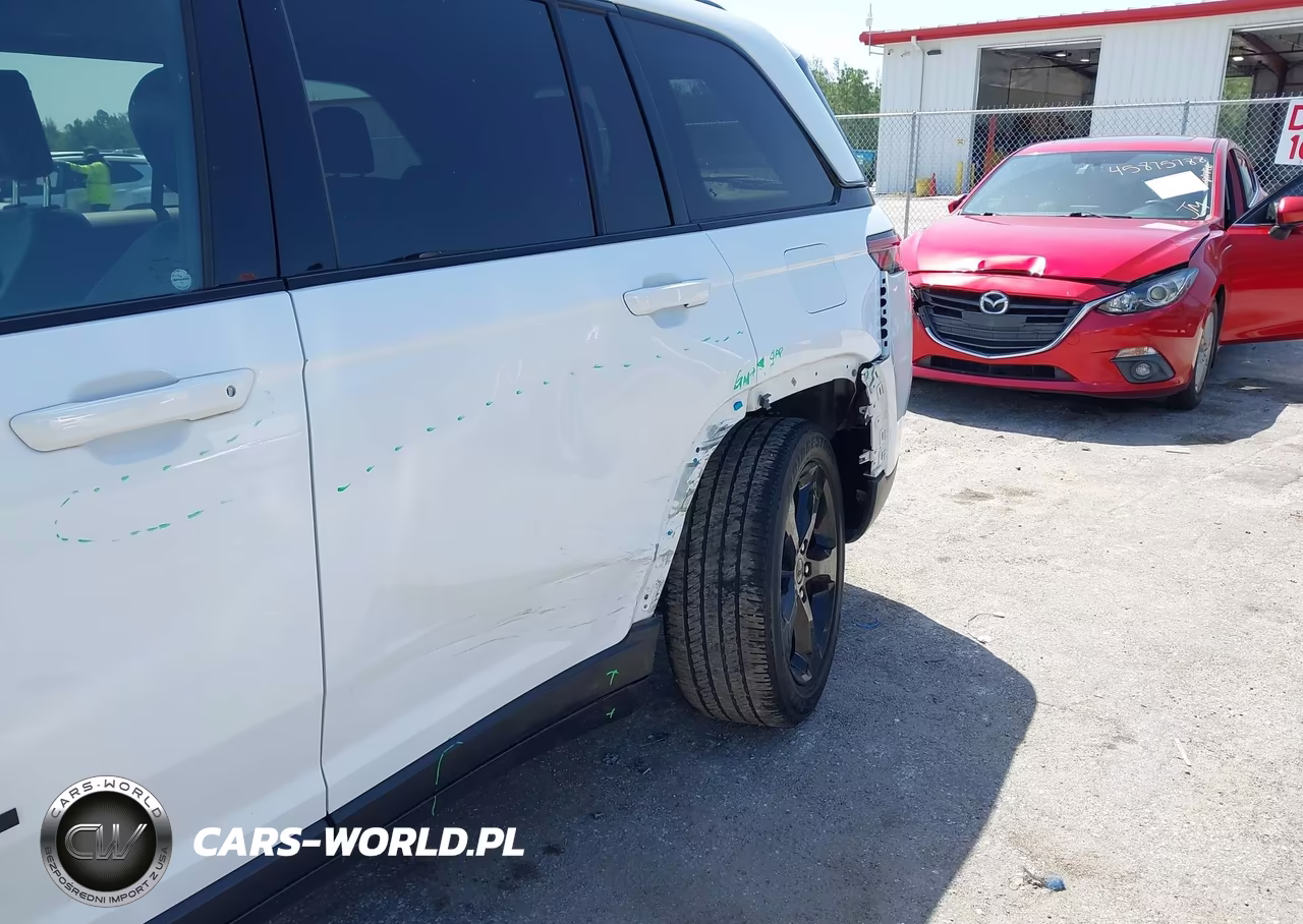 2023 Jeep Grand Cherokee Altitude 4X4 VIN:1C4RJHAG5P8706195 - 6