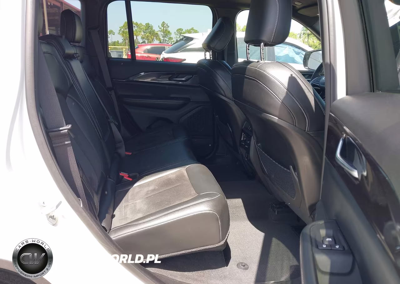 2023 Jeep Grand Cherokee Altitude 4X4 VIN:1C4RJHAG5P8706195 - 8