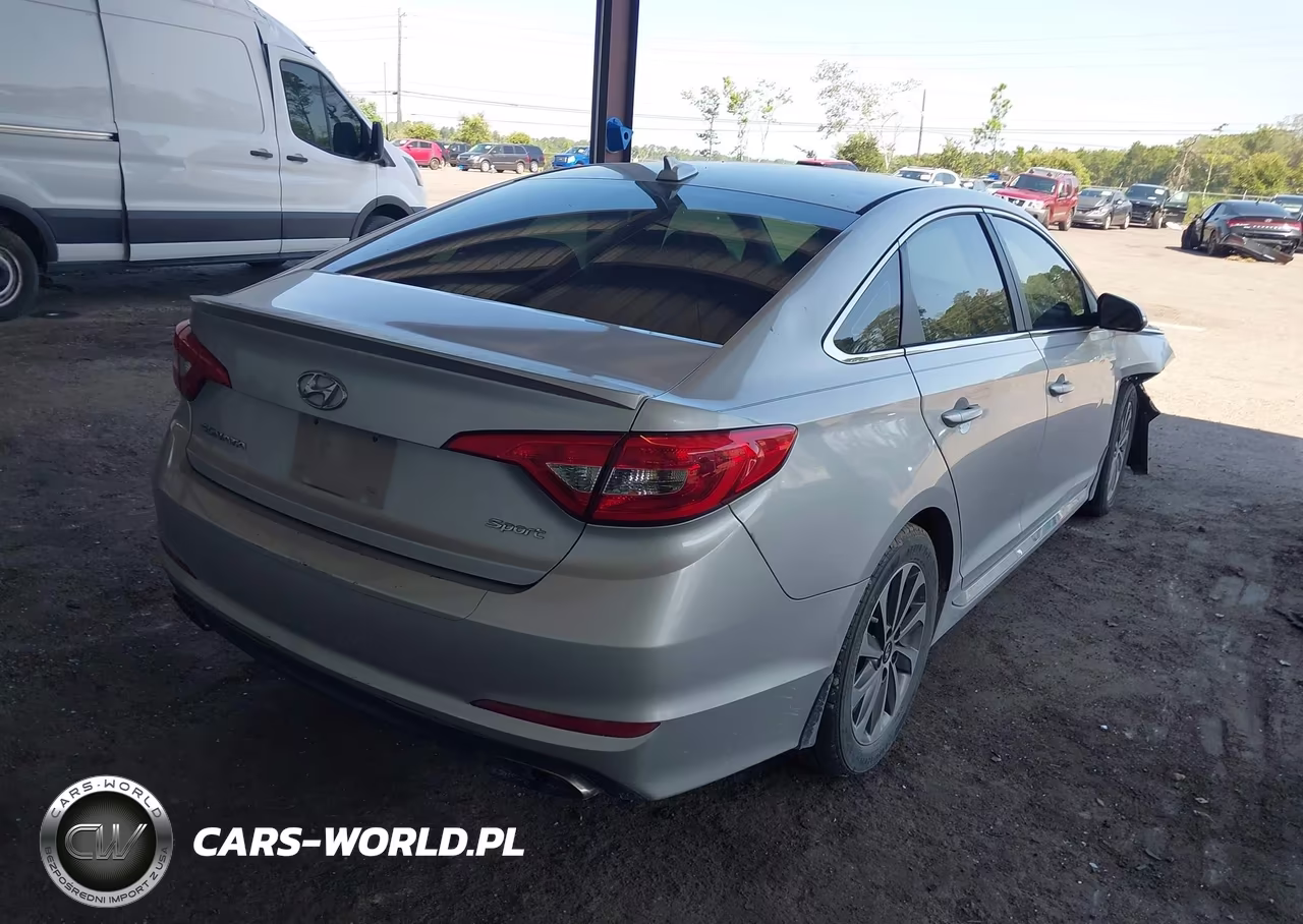 2016 Hyundai Sonata Sport VIN:5NPE34AFXGH367427 - 4