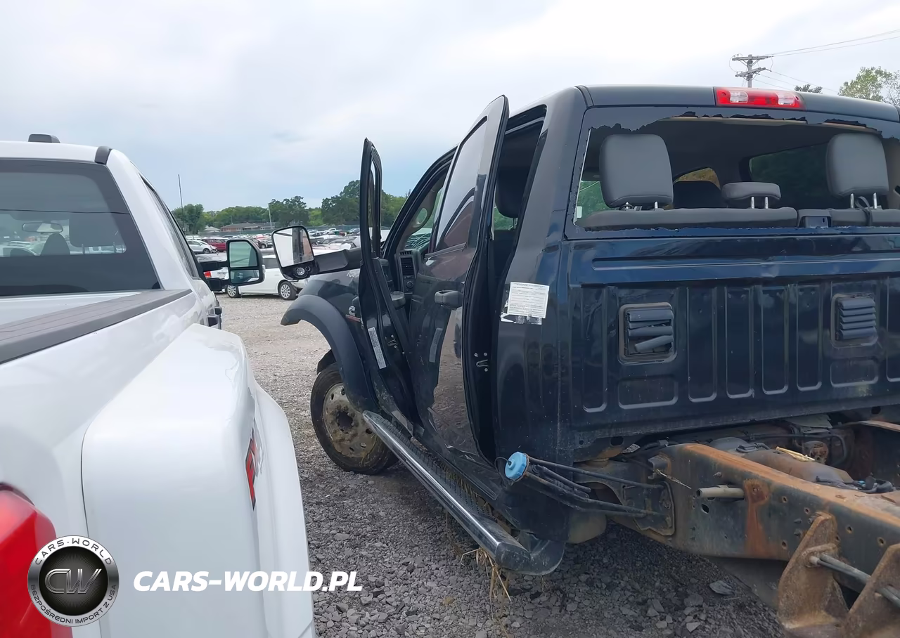 2018 Ram 5500 Chassis Tradesman-Slt-Laramie VIN:3C7WRNEL5JG110333 - 16