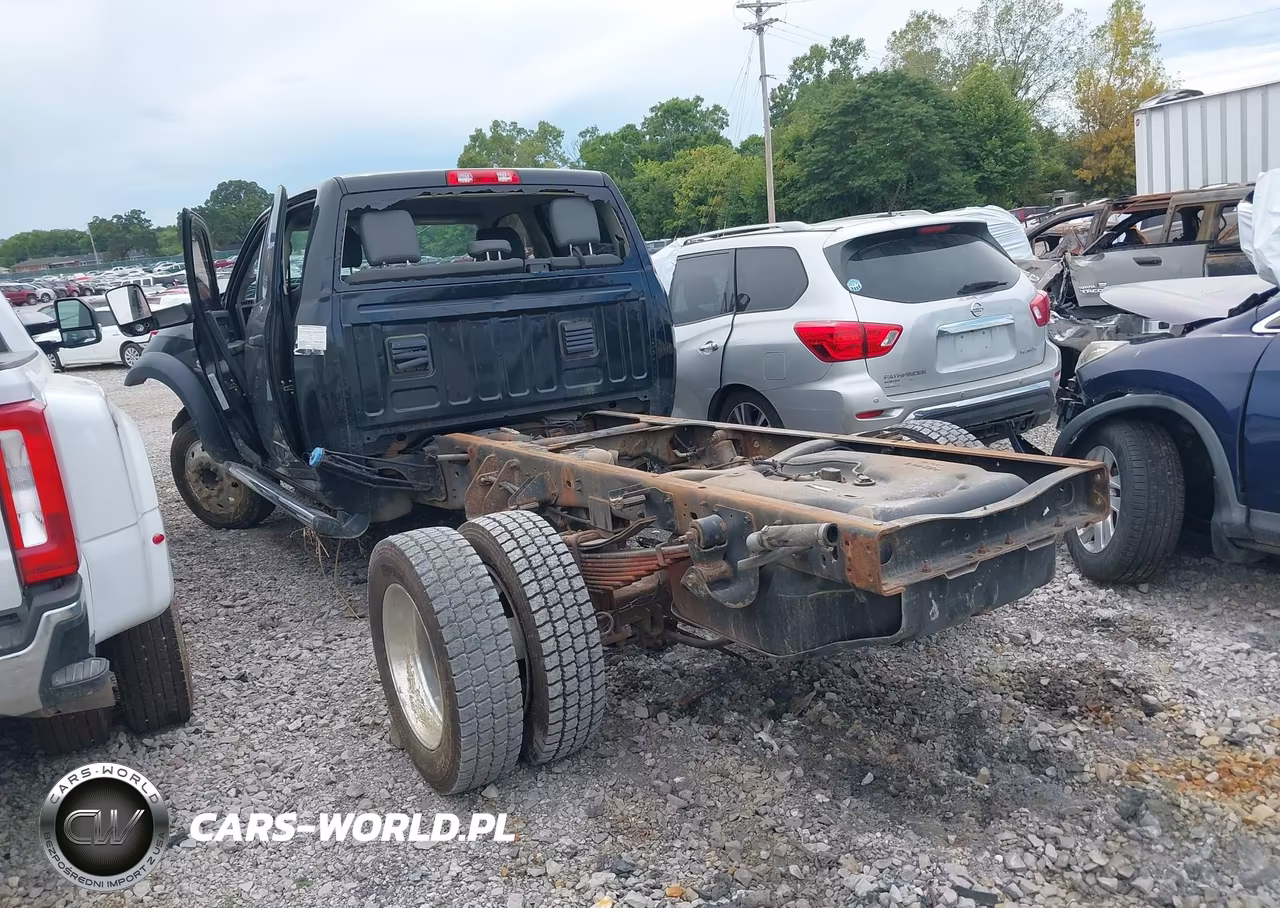 2018 Ram 5500 Chassis Tradesman-Slt-Laramie VIN:3C7WRNEL5JG110333 - 3