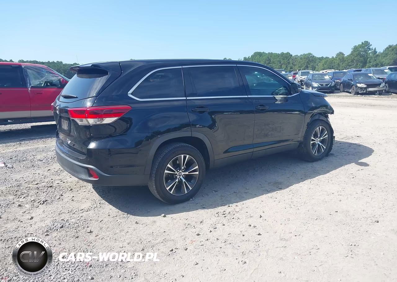 2019 Toyota Highlander Le VIN:5TDZARFH3KS042572 - 4