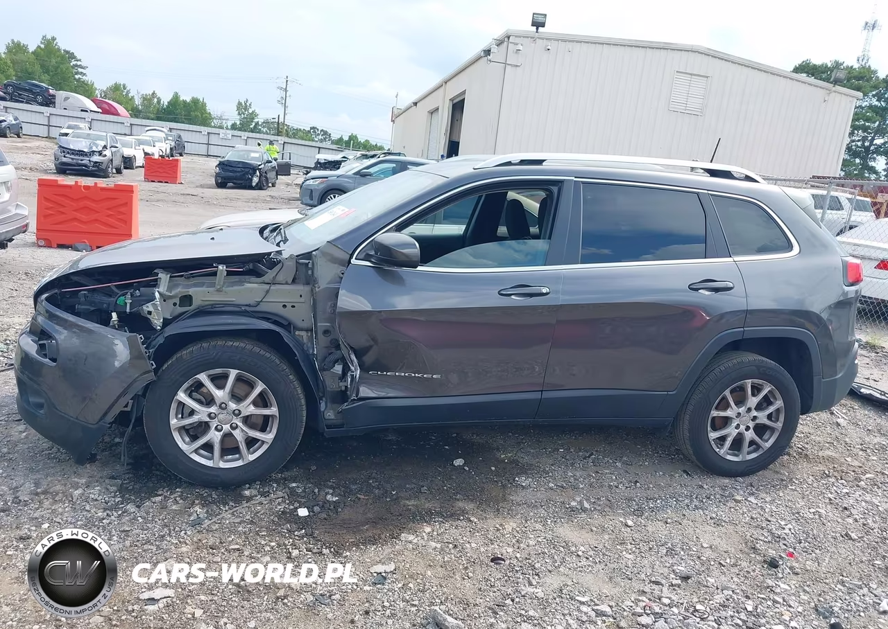 2017 Jeep Cherokee Latitude VIN:1C4PJLCB2HW668157 - 15