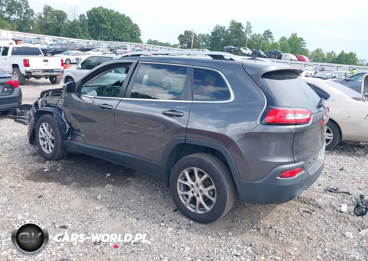 2017 Jeep Cherokee Latitude VIN:1C4PJLCB2HW668157 - 3