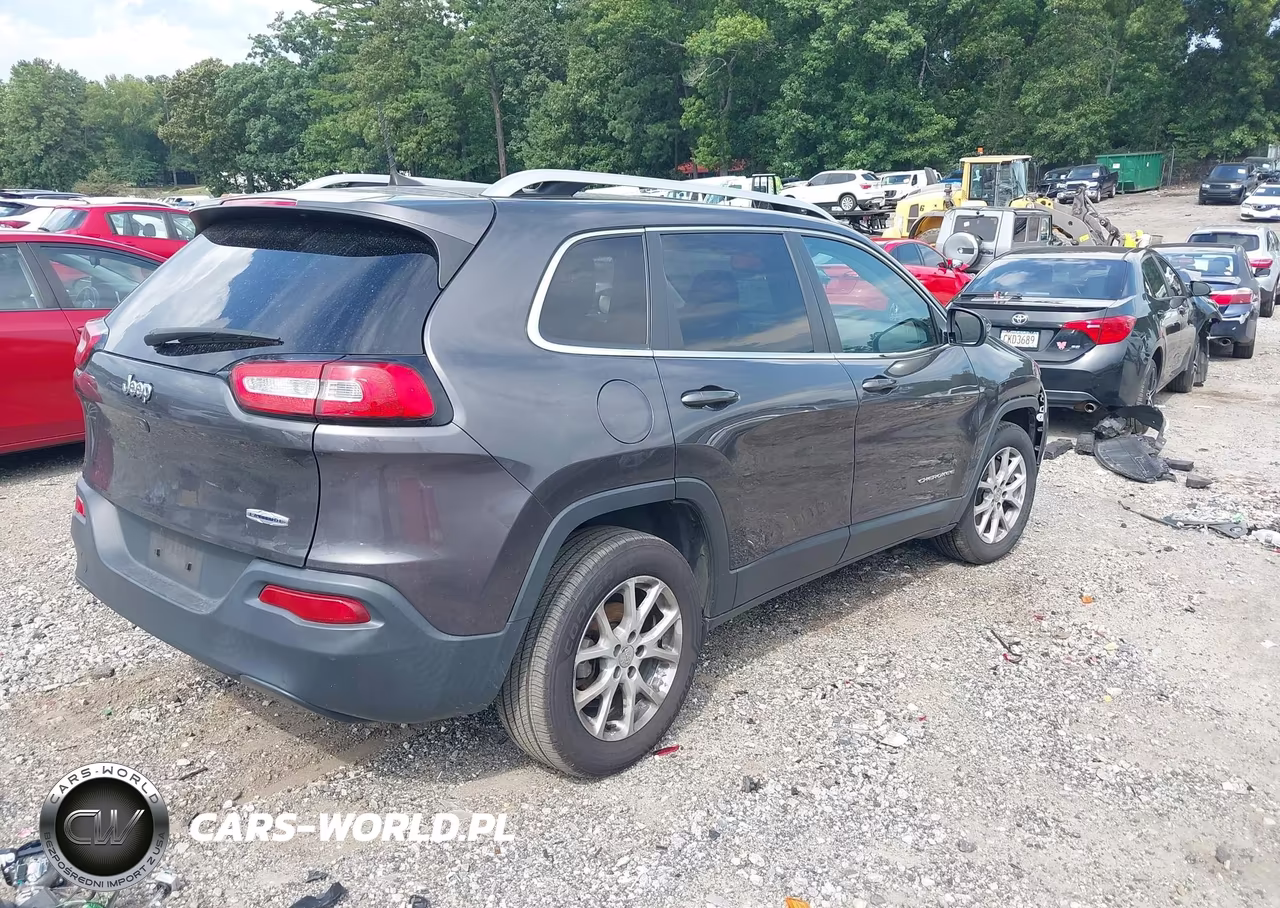 2017 Jeep Cherokee Latitude VIN:1C4PJLCB2HW668157 - 4