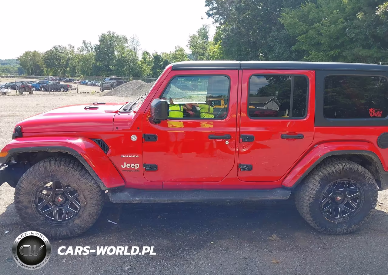 2020 Jeep Wrangler Unlimited Sahara 4X4 VIN:1C4HJXEN1LW152903 - 14