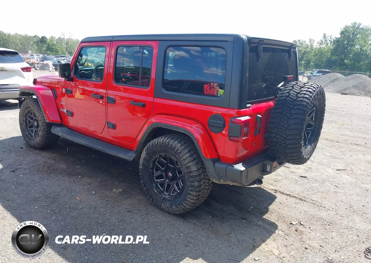 2020 Jeep Wrangler Unlimited Sahara 4X4 VIN:1C4HJXEN1LW152903 - 3