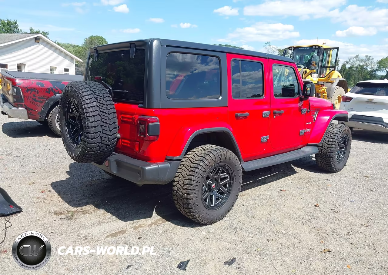 2020 Jeep Wrangler Unlimited Sahara 4X4 VIN:1C4HJXEN1LW152903 - 4