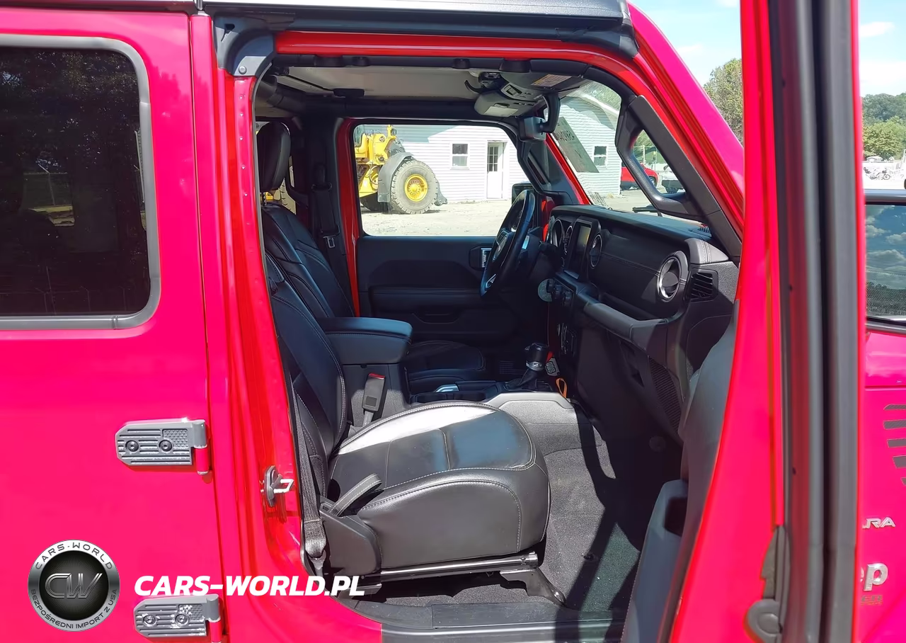 2020 Jeep Wrangler Unlimited Sahara 4X4 VIN:1C4HJXEN1LW152903 - 5
