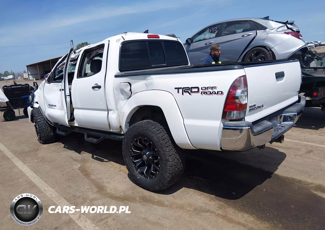 2014 Toyota Tacoma Base V6 VIN:3TMLU4EN3EM141792 - 3