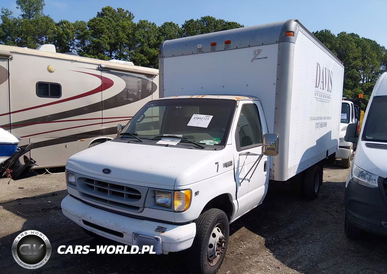 2002 Ford E-350 Cutaway Standard