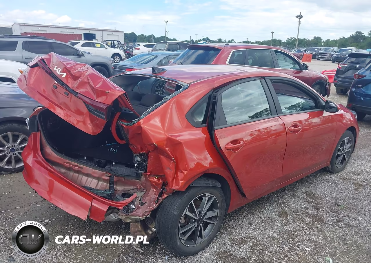 2022 Kia Forte Lxs VIN:3KPF24AD6NE462851 - 4