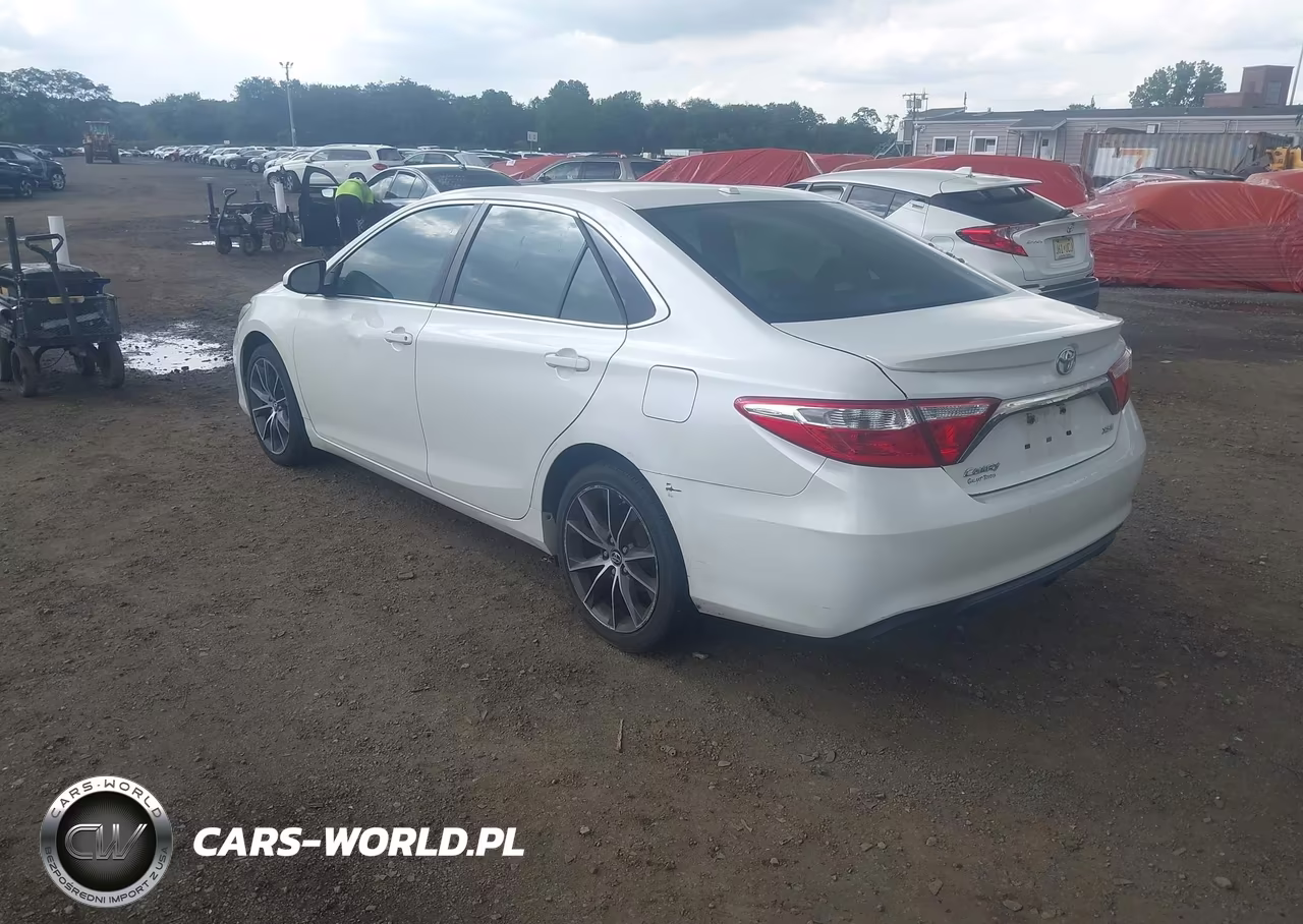 2015 Toyota Camry Xse VIN:4T1BF1FK7FU030745 - 3