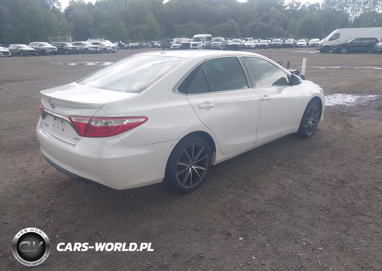 2015 Toyota Camry Xse VIN:4T1BF1FK7FU030745 - 4