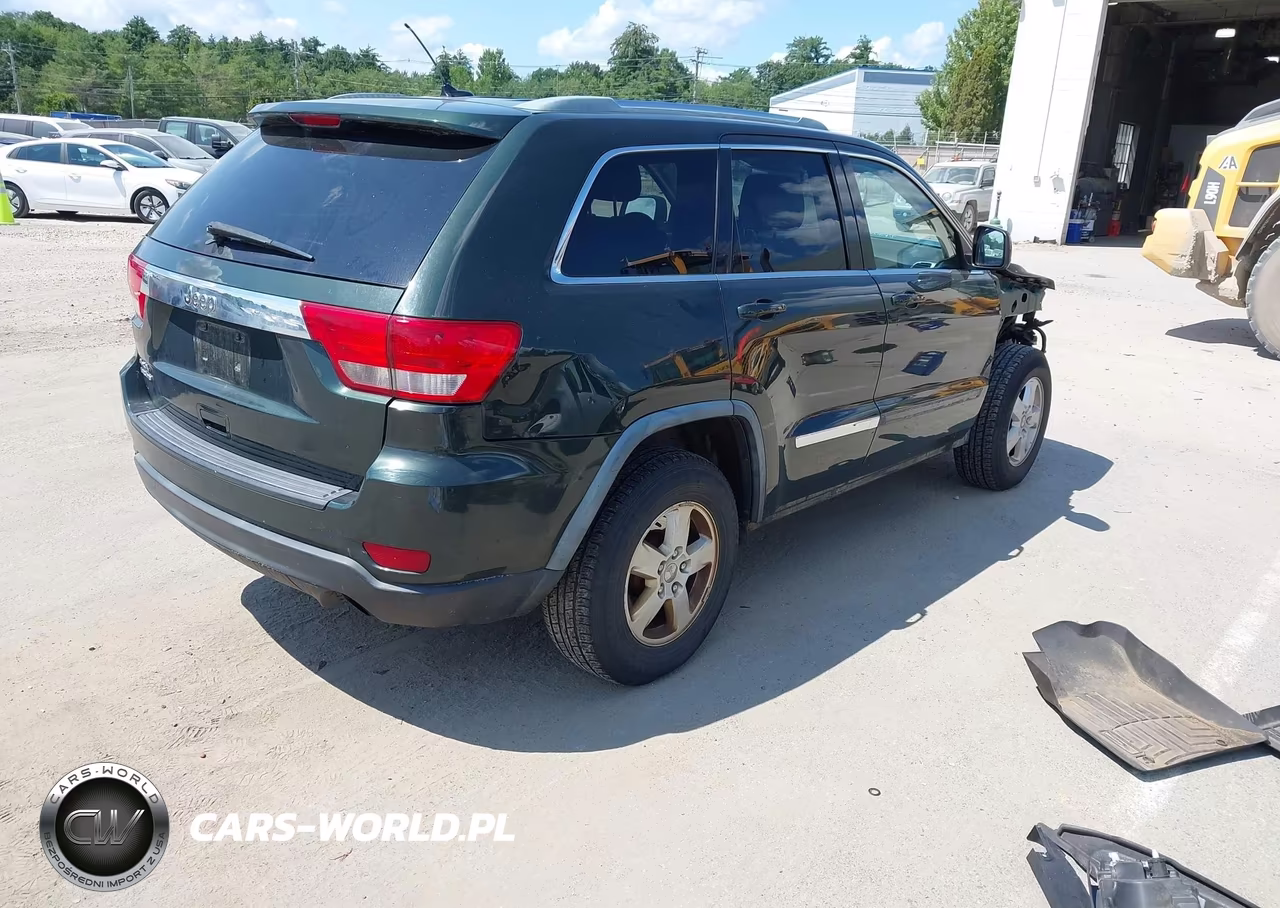 2011 Jeep Grand Cherokee Laredo VIN:1J4RR4GG2BC555258 - 4