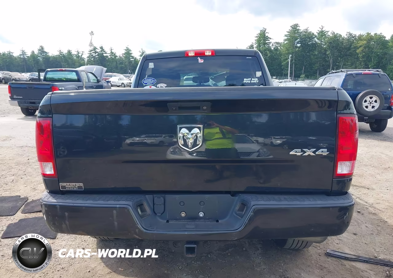 2018 Ram 1500 Express 4X4 6'4 Box VIN:1C6RR7FG8JS264543 - 17
