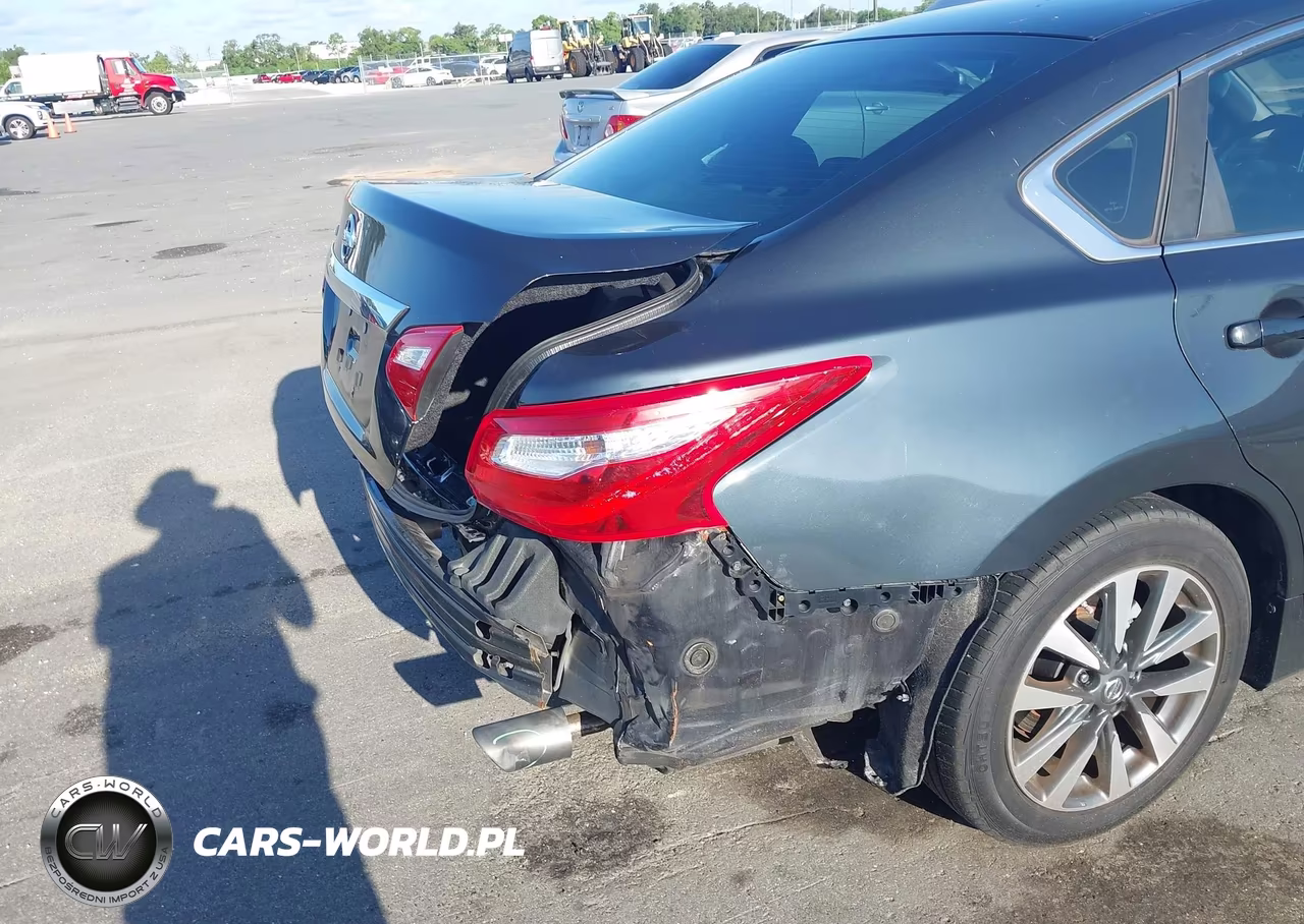 2017 Nissan Altima 2.5 S VIN:1N4AL3APXHN325655 - 13