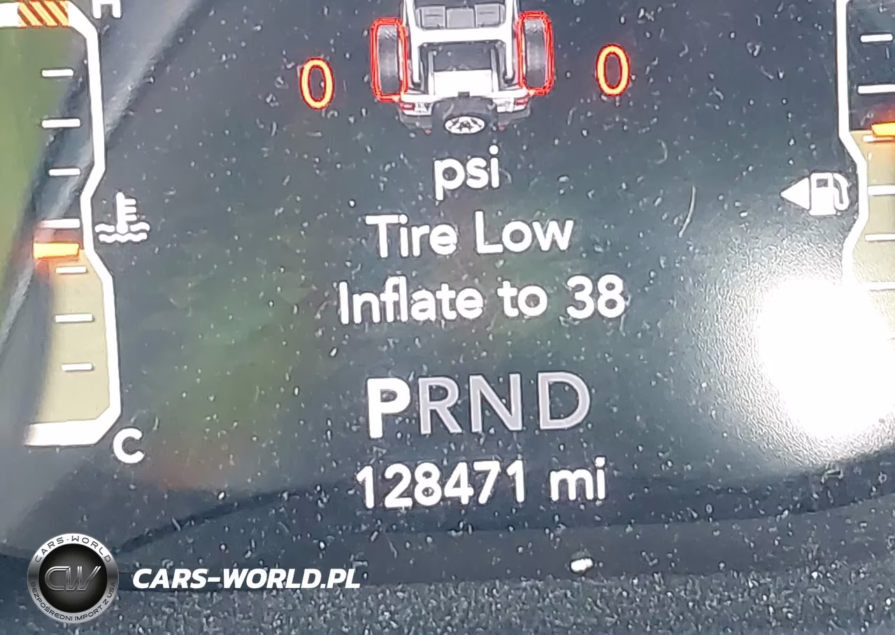 2019 Jeep Wrangler Unlimited Sahara 4X4 VIN:1C4HJXEN6KW567245 - 16