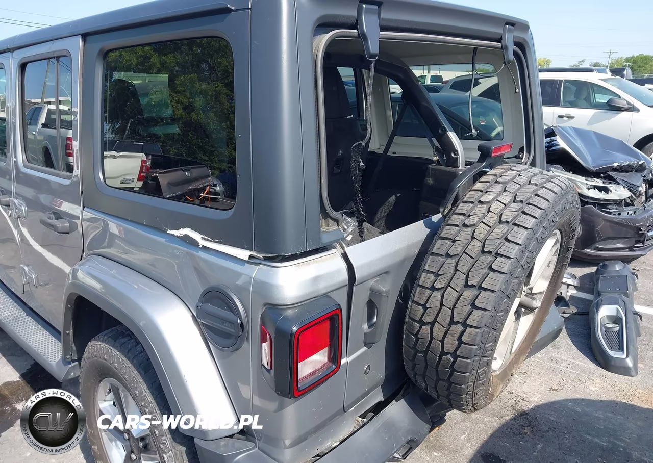 2019 Jeep Wrangler Unlimited Sahara 4X4 VIN:1C4HJXEN6KW567245 - 18