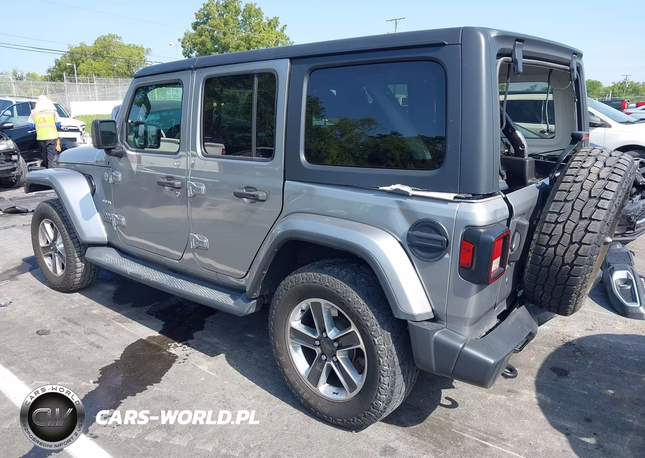 2019 Jeep Wrangler Unlimited Sahara 4X4 VIN:1C4HJXEN6KW567245 - 3