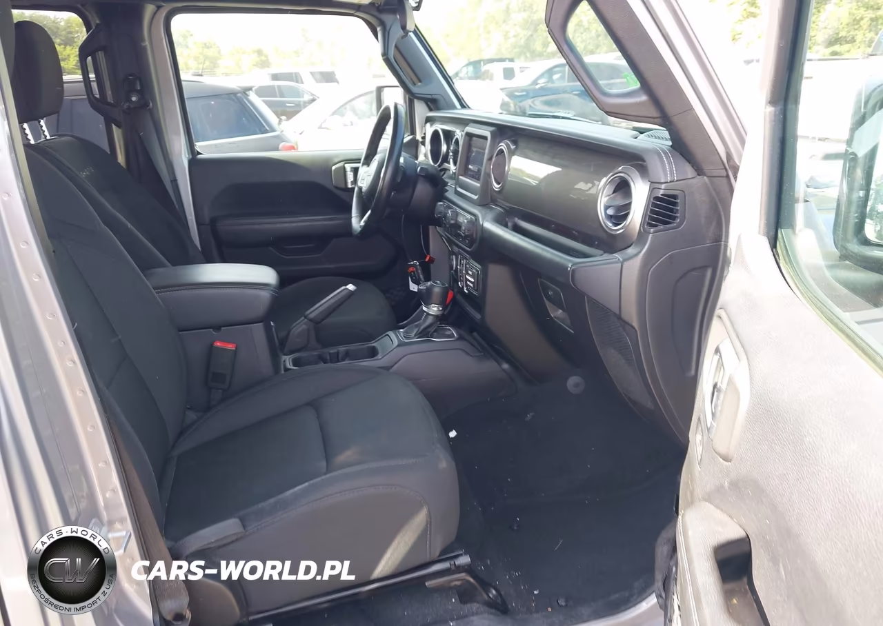 2019 Jeep Wrangler Unlimited Sahara 4X4 VIN:1C4HJXEN6KW567245 - 5