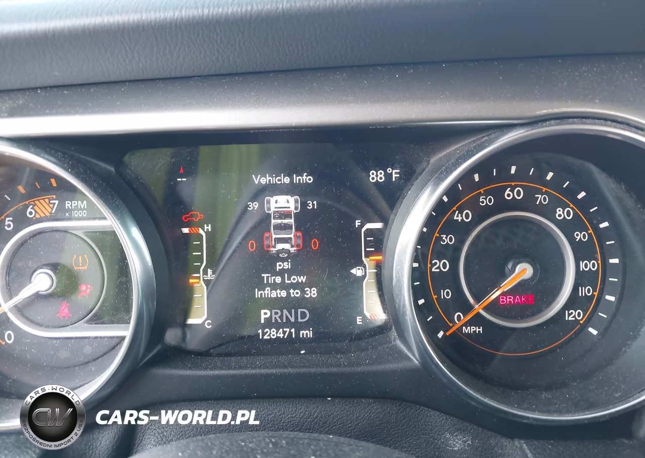 2019 Jeep Wrangler Unlimited Sahara 4X4 VIN:1C4HJXEN6KW567245 - 7