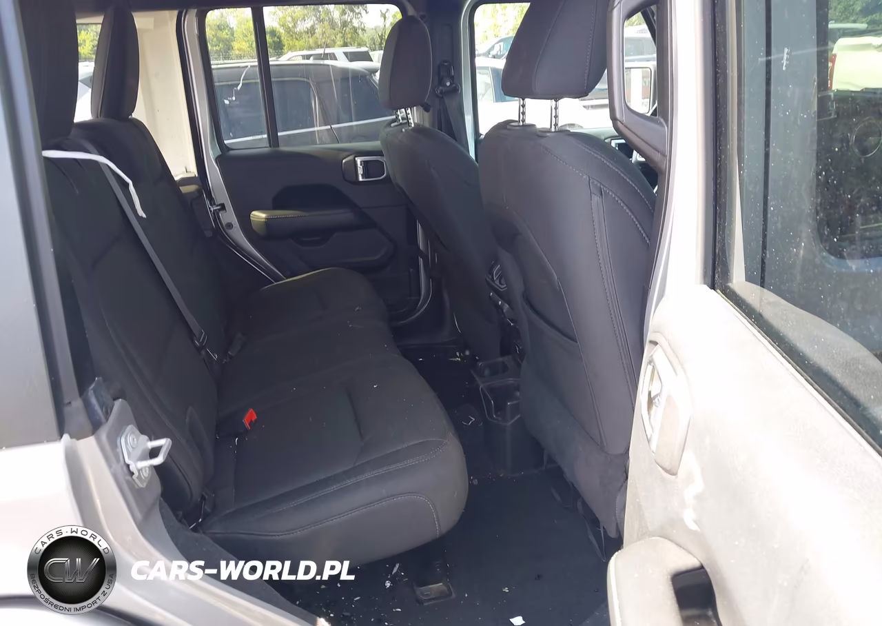 2019 Jeep Wrangler Unlimited Sahara 4X4 VIN:1C4HJXEN6KW567245 - 8