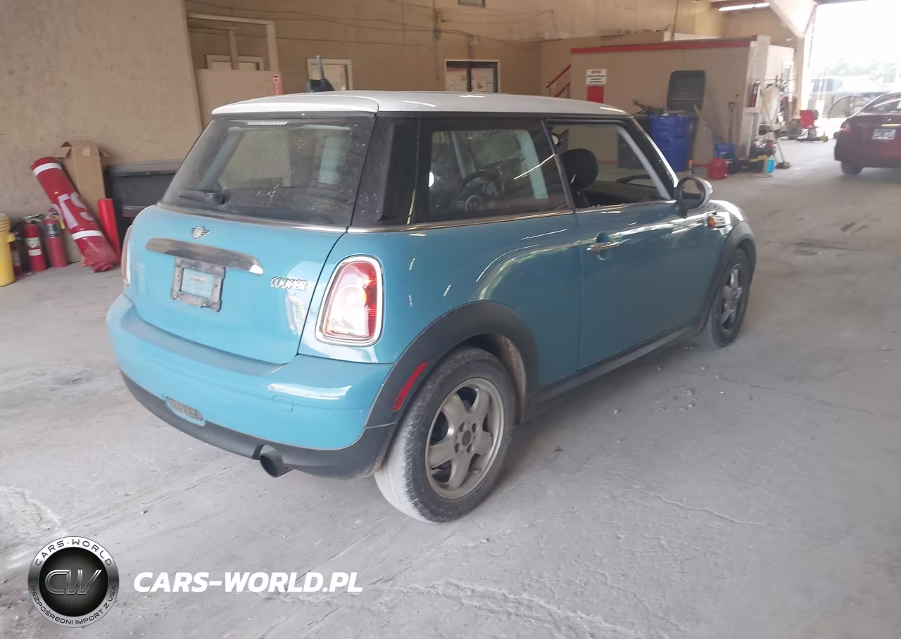 2010 Mini Cooper VIN:WMWMF3C52ATU79091 - 4