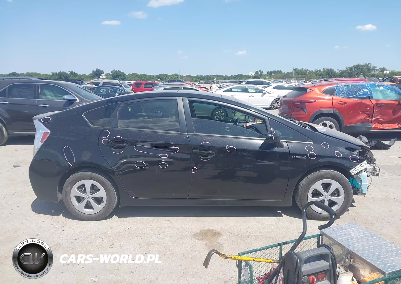 2015 Toyota Prius Four VIN:JTDKN3DU0F1901574 - 13