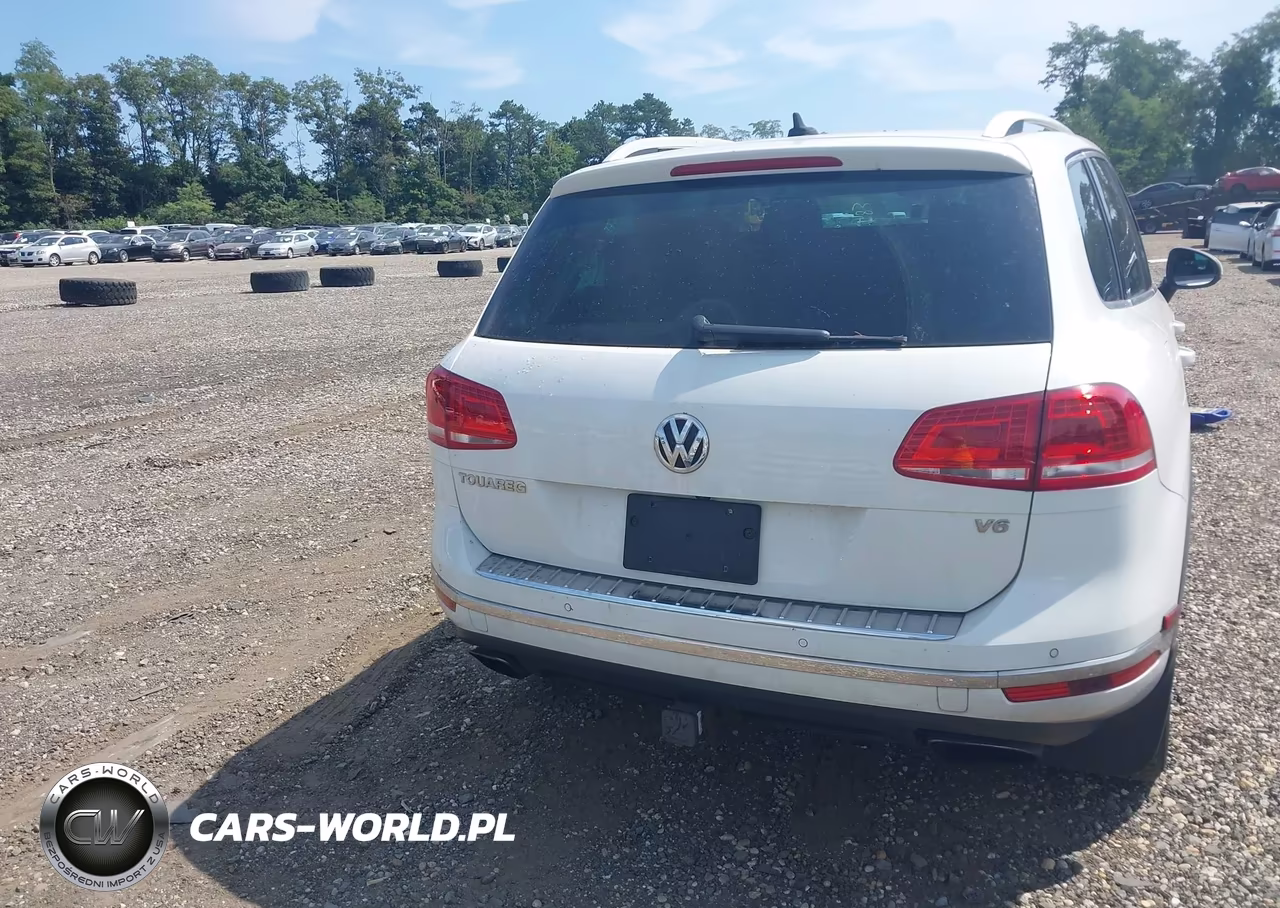 2016 Volkswagen Touareg Sport W-Technology VIN:WVGEF9BP8GD009644 - 16