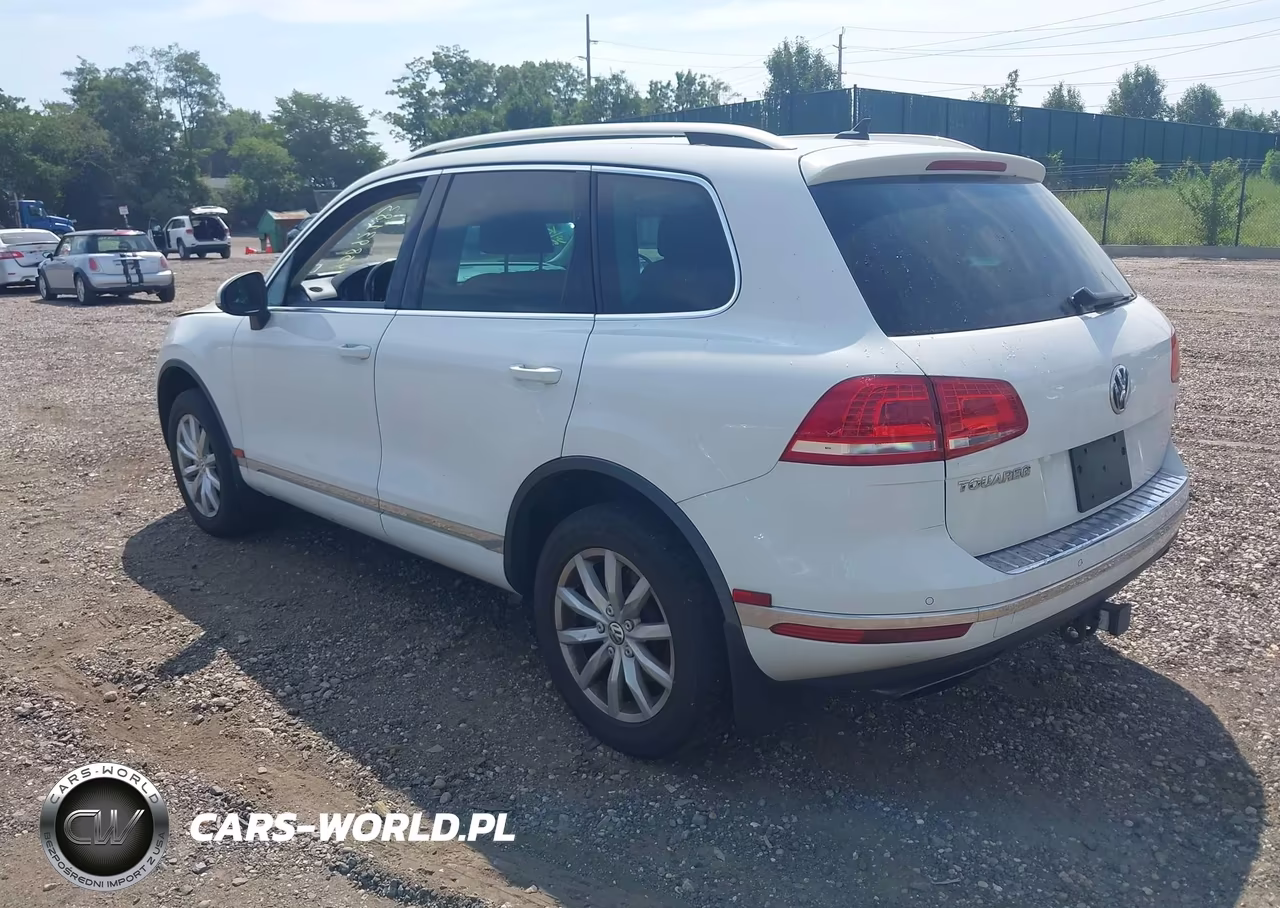 2016 Volkswagen Touareg Sport W-Technology VIN:WVGEF9BP8GD009644 - 3