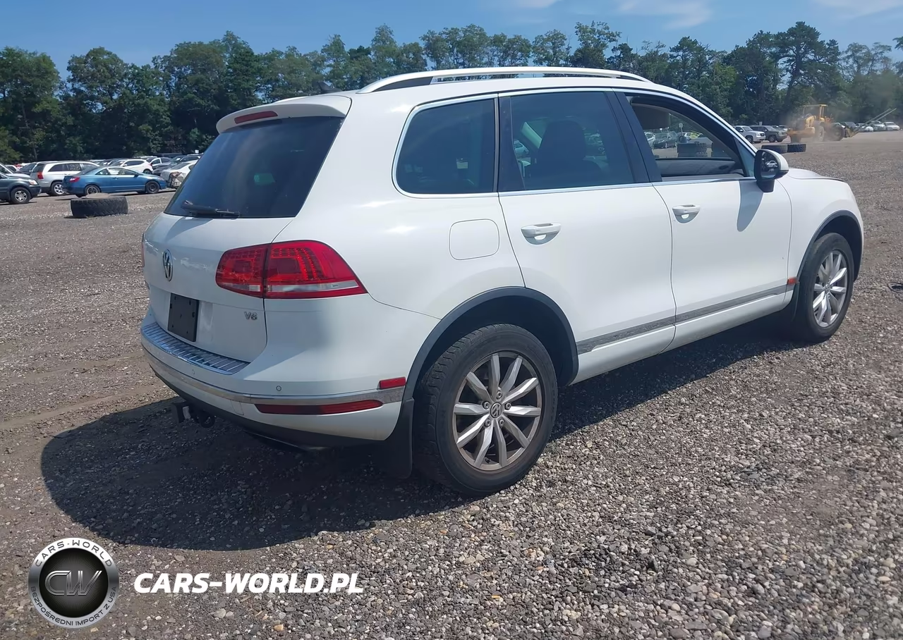 2016 Volkswagen Touareg Sport W-Technology VIN:WVGEF9BP8GD009644 - 4