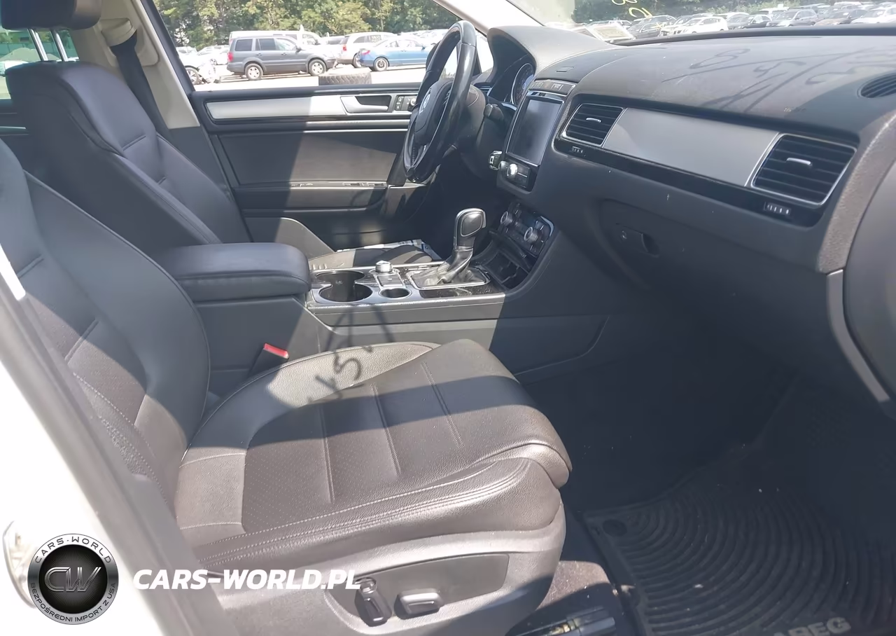 2016 Volkswagen Touareg Sport W-Technology VIN:WVGEF9BP8GD009644 - 5