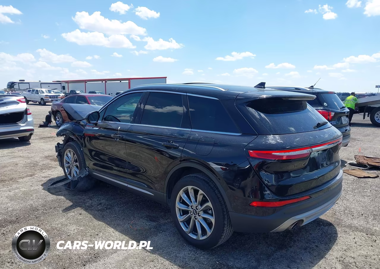 2022 Lincoln Corsair Standard VIN:5LMCJ1C97NUL29152 - 3