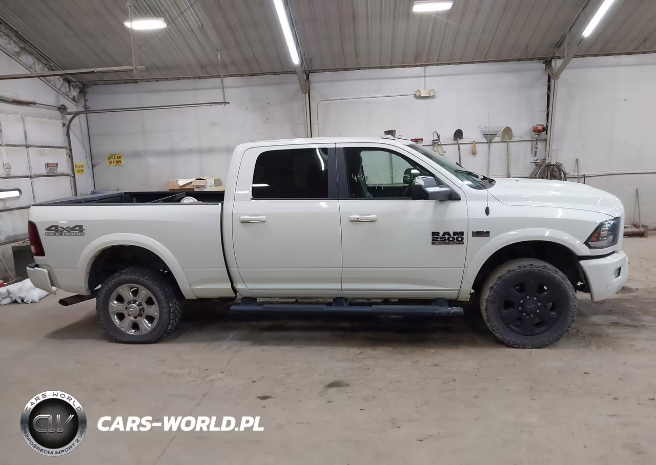 2017 Ram 2500 Laramie 4X4 6'4 Box VIN:3C6UR5FJ0HG764420 - 13