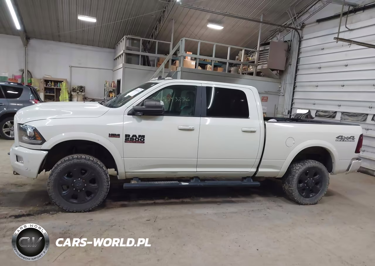 2017 Ram 2500 Laramie 4X4 6'4 Box VIN:3C6UR5FJ0HG764420 - 14