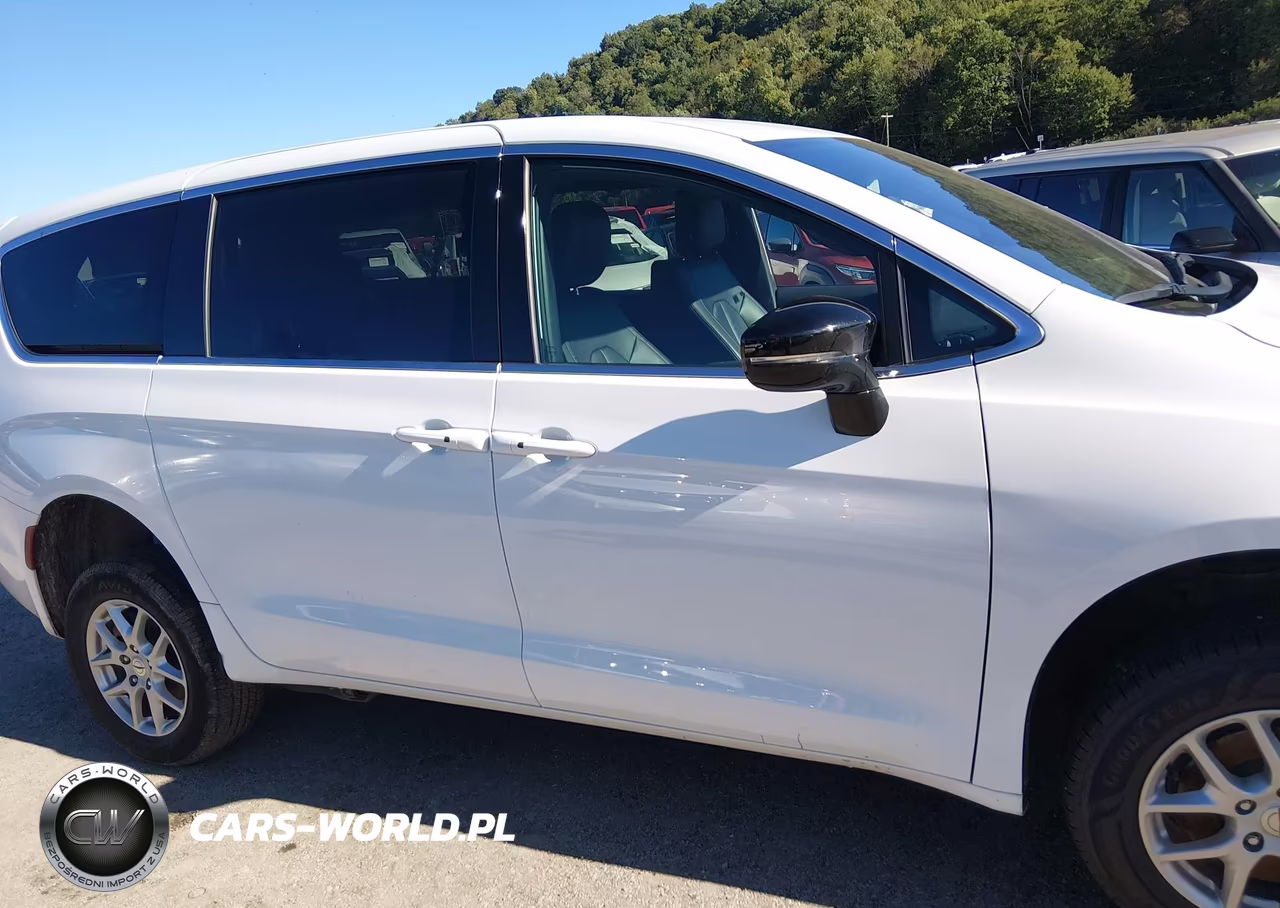 2025 Chrysler Voyager Lx VIN:2C4RC1CG9SR533311 - 13