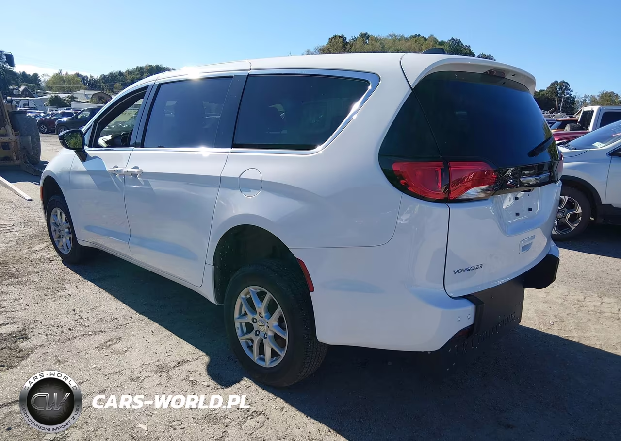 2025 Chrysler Voyager Lx VIN:2C4RC1CG9SR533311 - 3