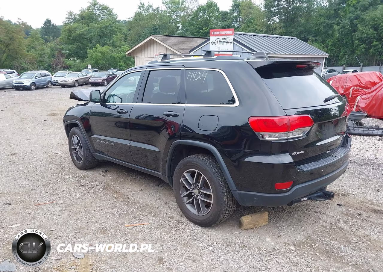 2018 Jeep Grand Cherokee Laredo E 4X4 VIN:1C4RJFAG7JC506430 - 3