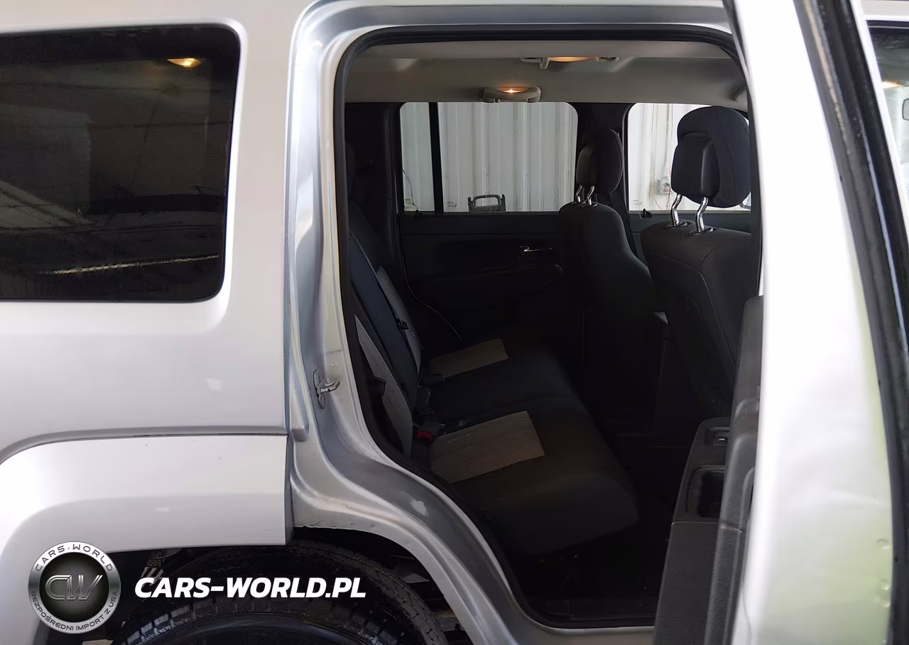 2010 Jeep Liberty Sport VIN:1J4PN2GK9AW180784 - 8